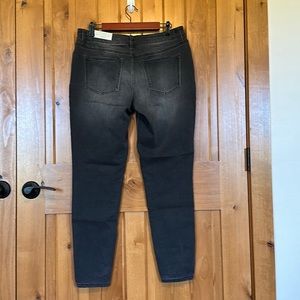 NWT Women’s Maurices Jeggings size large Regular length